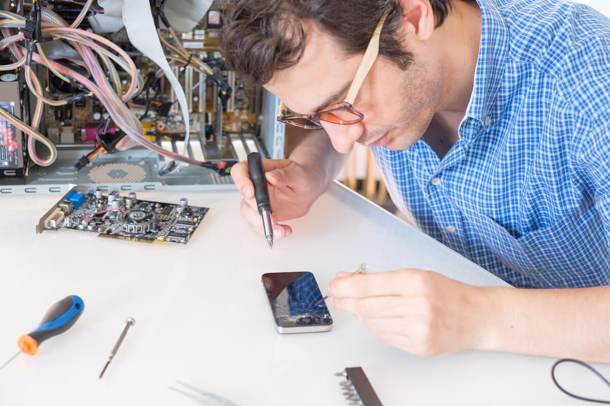 Refurbished iPhone: technician repairing a phone
